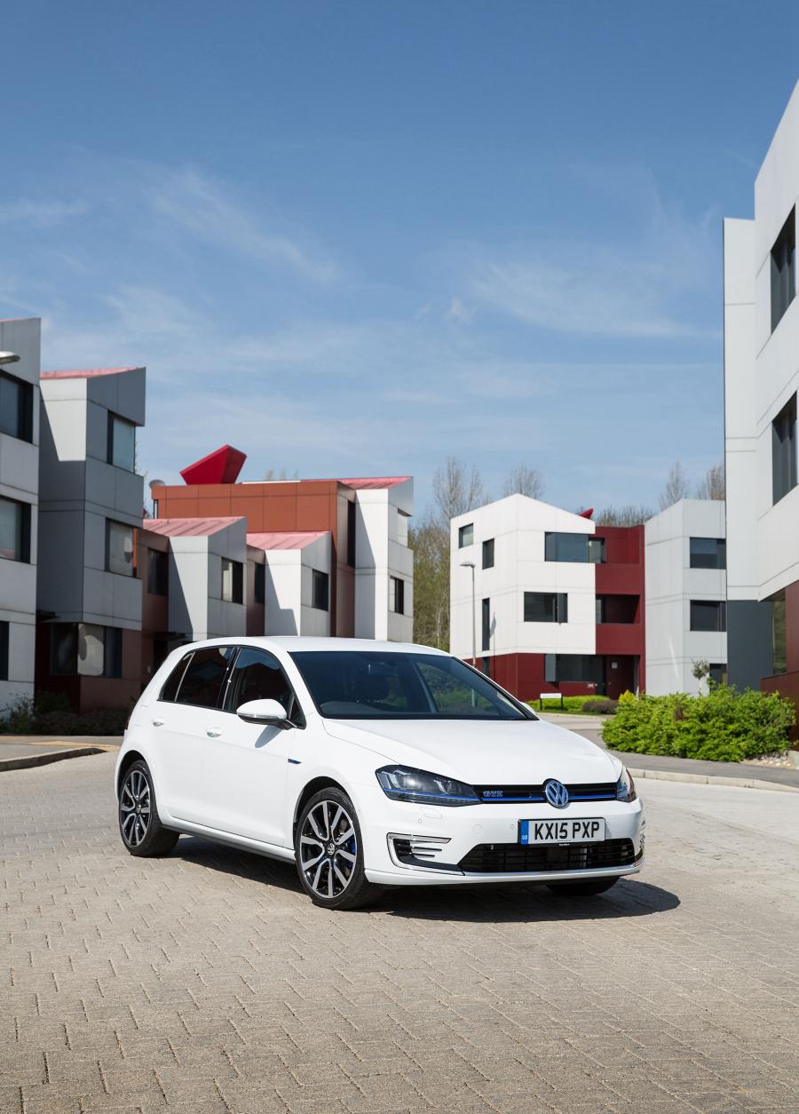  Volkswagen Golf GTE 2015 года  (UK) (фото 14 из 22)